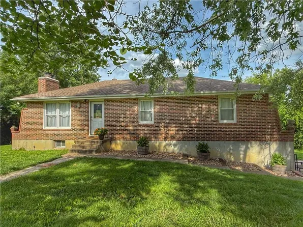 25225 S Windridge Rd, Peculiar, MO 64078