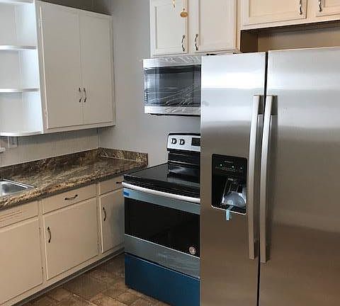 3rd image of 127 E Park Ave