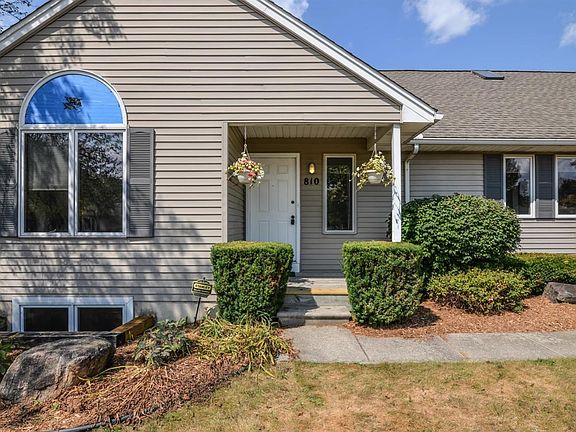 3rd image of 810 Foxboro Ct