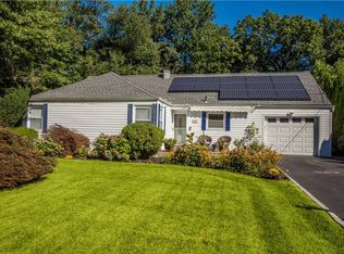 94 Hanson Ln, New Rochelle, NY 10804