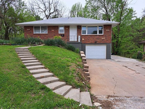 4215 Roswell Ave