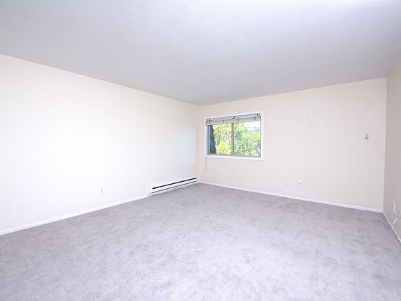 5th image of 8 Greenwood Cove Dr #B