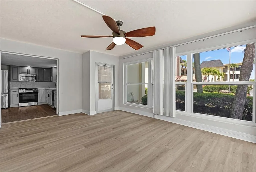 3 bed, 2.0 bath, 1070 sqft, $2,100 — Photo 4