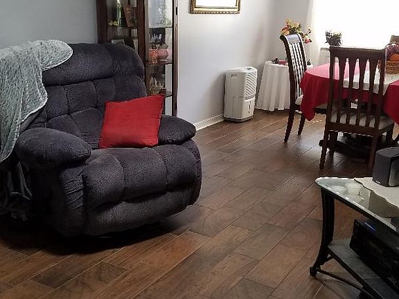 2nd image of 401 Lake Point Ct