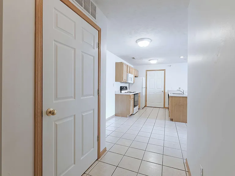 Park Ridge Apartments — Photo 36
