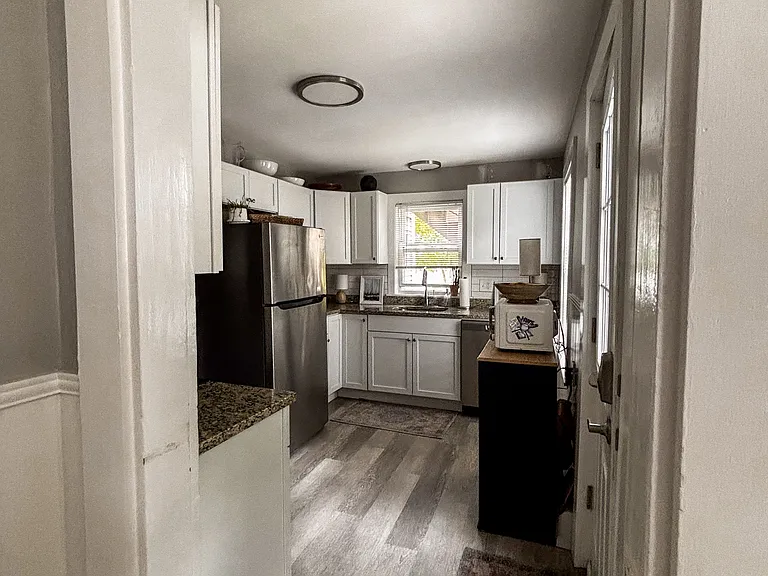47 Laurel St #1 — Photo 12