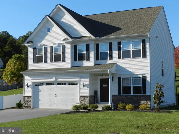 561 Sandpiper Ln, New Cumberland, PA 17070