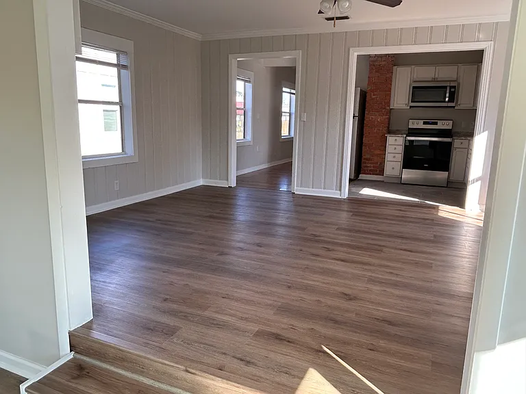 1537 Oak Ave — Photo 3