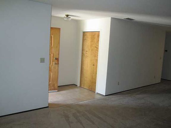 5th image of 1124 Lillian Dr