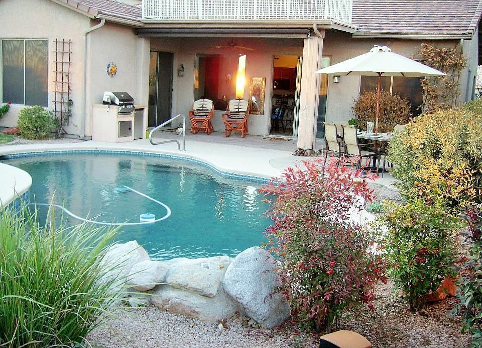 Heated pool&fun area