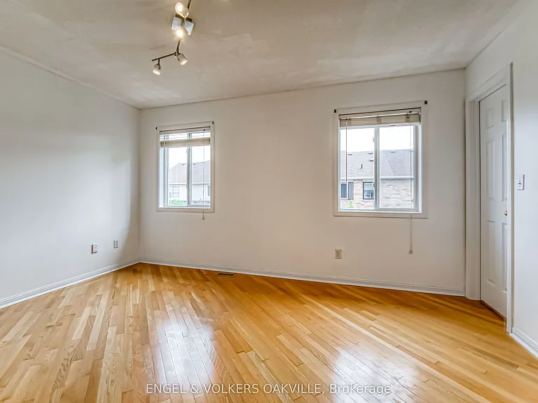 1121 Barclay Cir — Photo 8