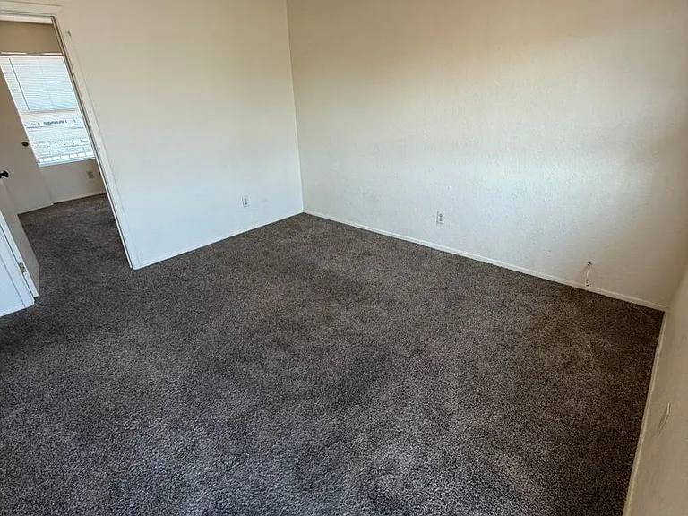 1100 La Fonda Dr — Photo 4