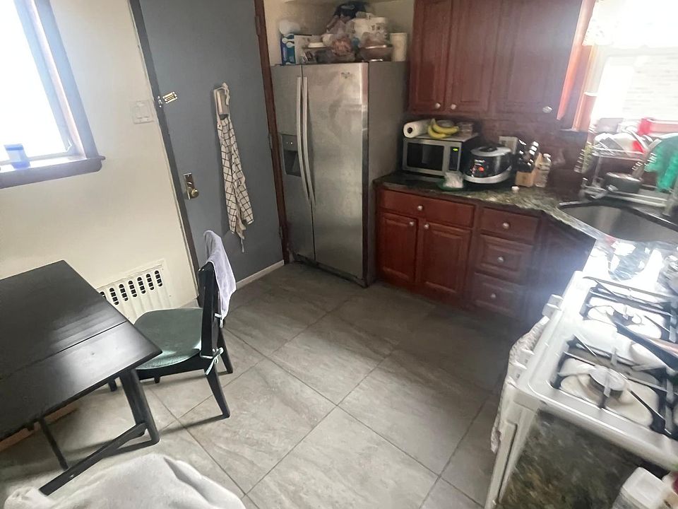1st image of 2442 Hering Ave #1
