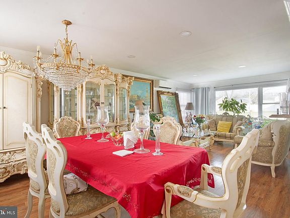 3rd image of 7 Gainor Rd