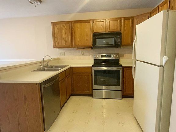 2nd image of 10 Castlegate Dr #10