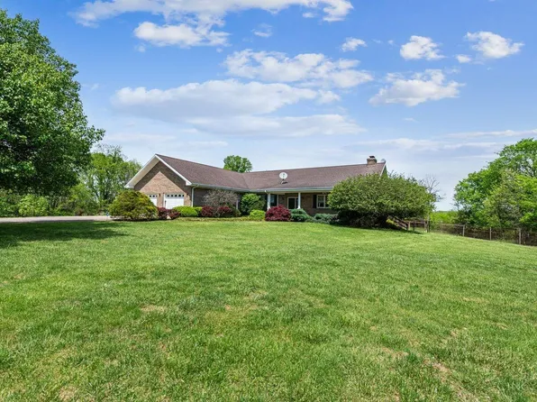372 Hill Crest Ln, Manchester, OH 45144