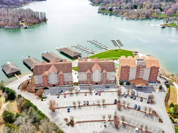 1245 Graves Harbor Trl #208, Huddleston, VA 24104