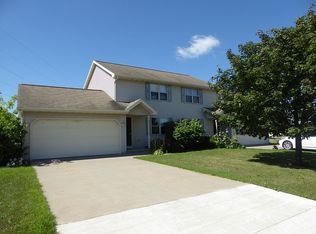 890 Hoffman Rd, Green Bay, WI 54301