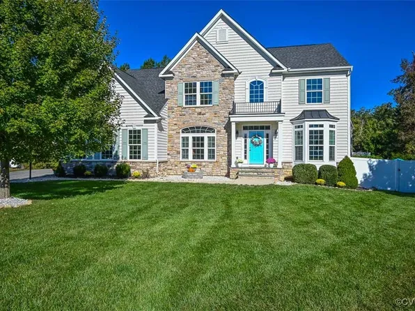 8400 Foster Ridge Ter, Moseley, VA 23120