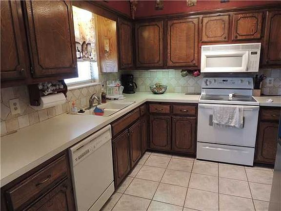 4th image of 221 Marrgate Dr
