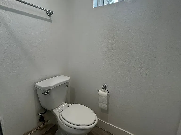 1575 1/2 W 37th St #206 — Photo 13