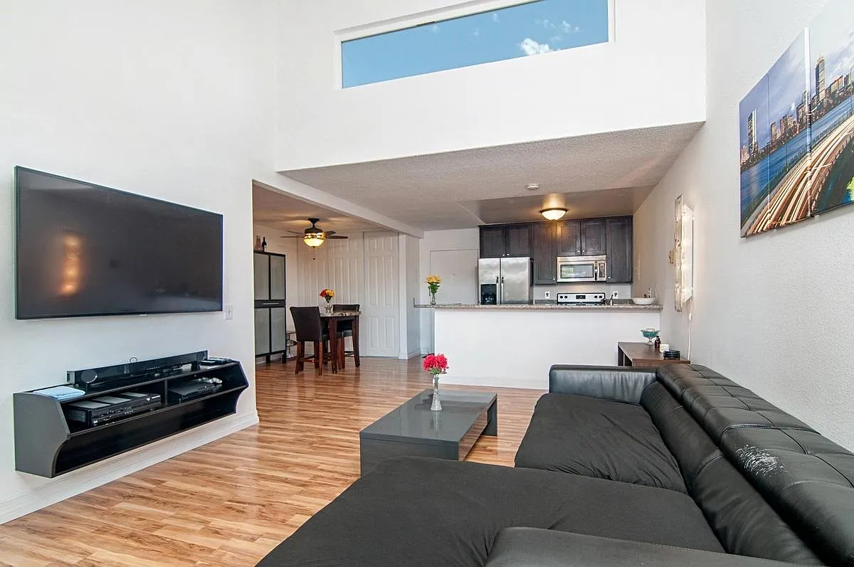 2 bed, 900 sqft, $2,550 — Photo 1