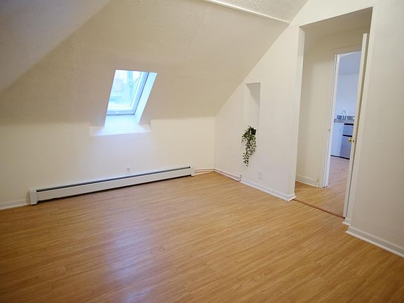 5th image of 2301 Harriet Ave #2