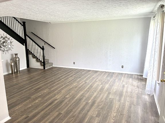 5th image of 810 Bellevue Rd APT 120