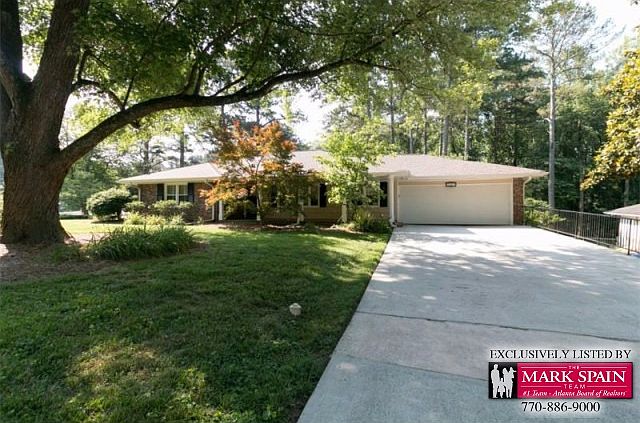 1st image of 2587 Sherbrooke Dr