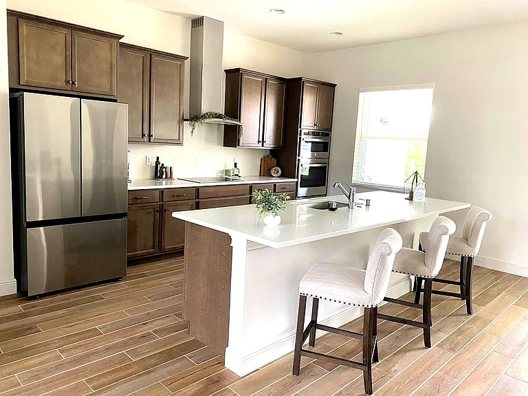 1719 SW Bradway Ln — Photo 4