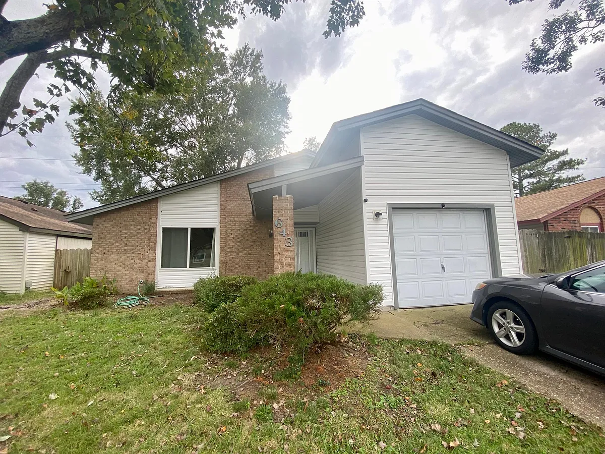 Building Photo - 643 Orangewood Dr