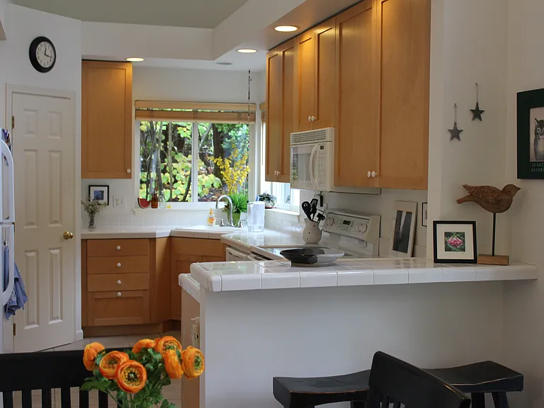 1244 Lovell Ave NW — Photo 3