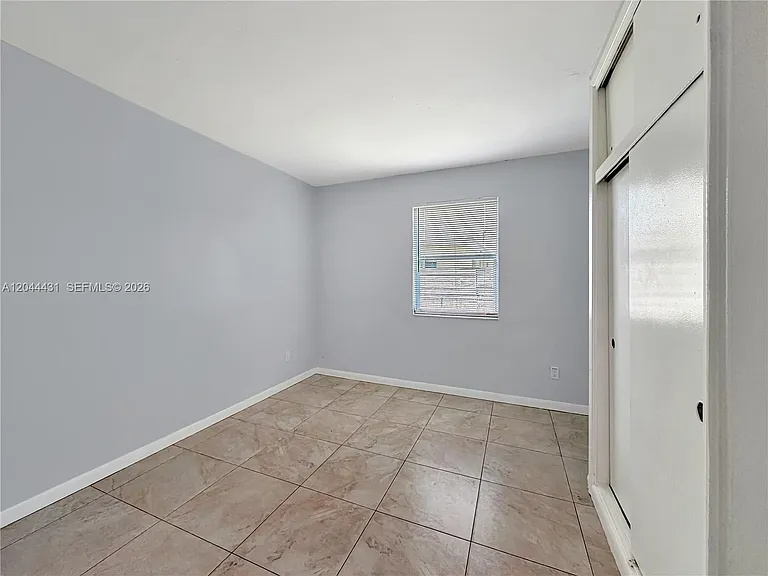 533 NW 15th Way — Photo 12