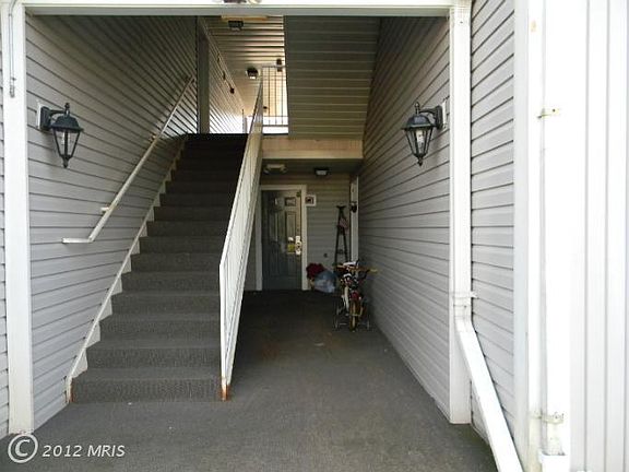 2nd image of 10021 Vanderbilt Cir #215