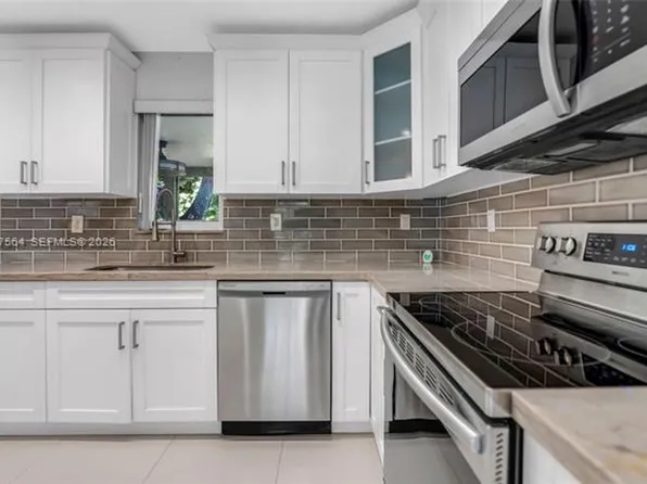 9841 Dominican Dr #9841, Miami, FL 33189