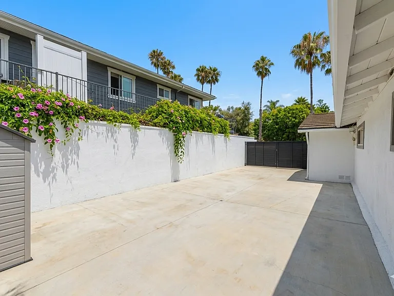 2345 S Ola Vis — Photo 6