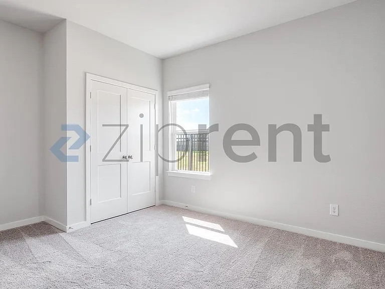 27327 Blue Pool Dr #27327 — Photo 9