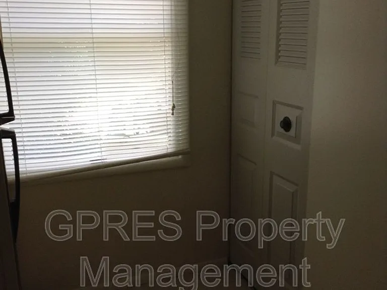 317 Garden Hill Dr — Photo 5