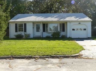 51 Glen Meadows Dr, Pawtucket, RI 02861