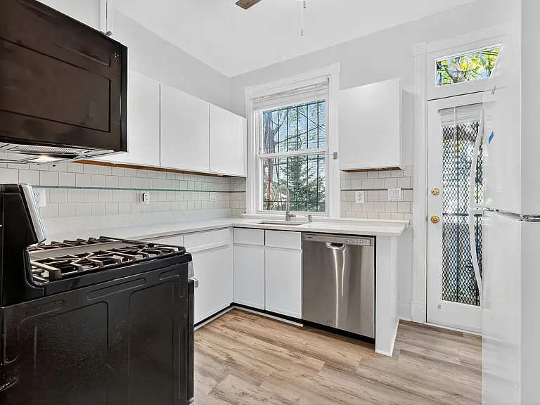 1427 Monroe St NW — Photo 9