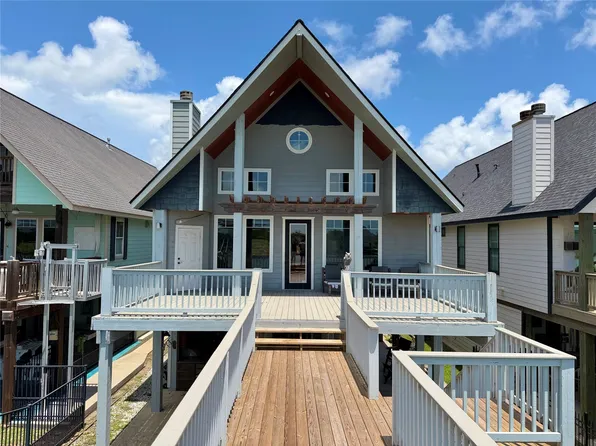 217 S Front St, Freeport, TX 77541