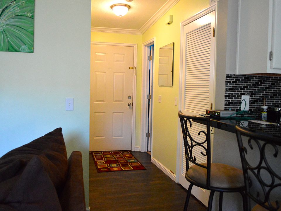 2nd image of 858 E Maple View Dr