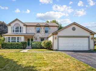 971 Woodbridge Dr, Cary, IL 60013