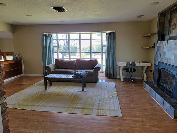 5th image of 2045 Walnut Ave