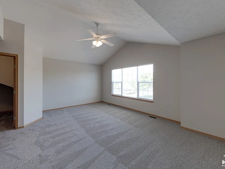 513 N Bristol Ct — Photo 17