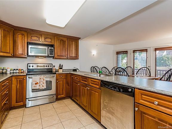 5th image of 3250 Fairfield Ave APT 215