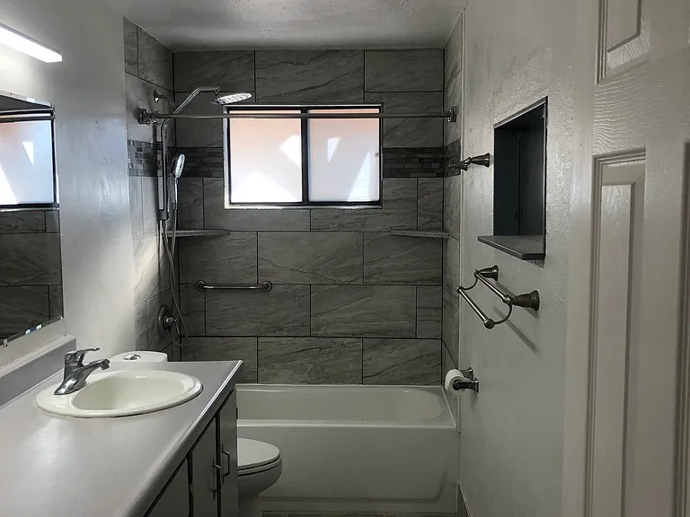 442 E Seneca St — Photo 5