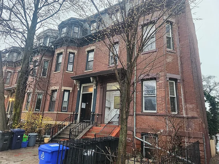 100 Pleasant St #4 — Photo 10