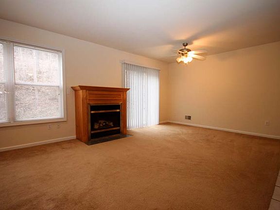 4th image of 16 Druid Ln