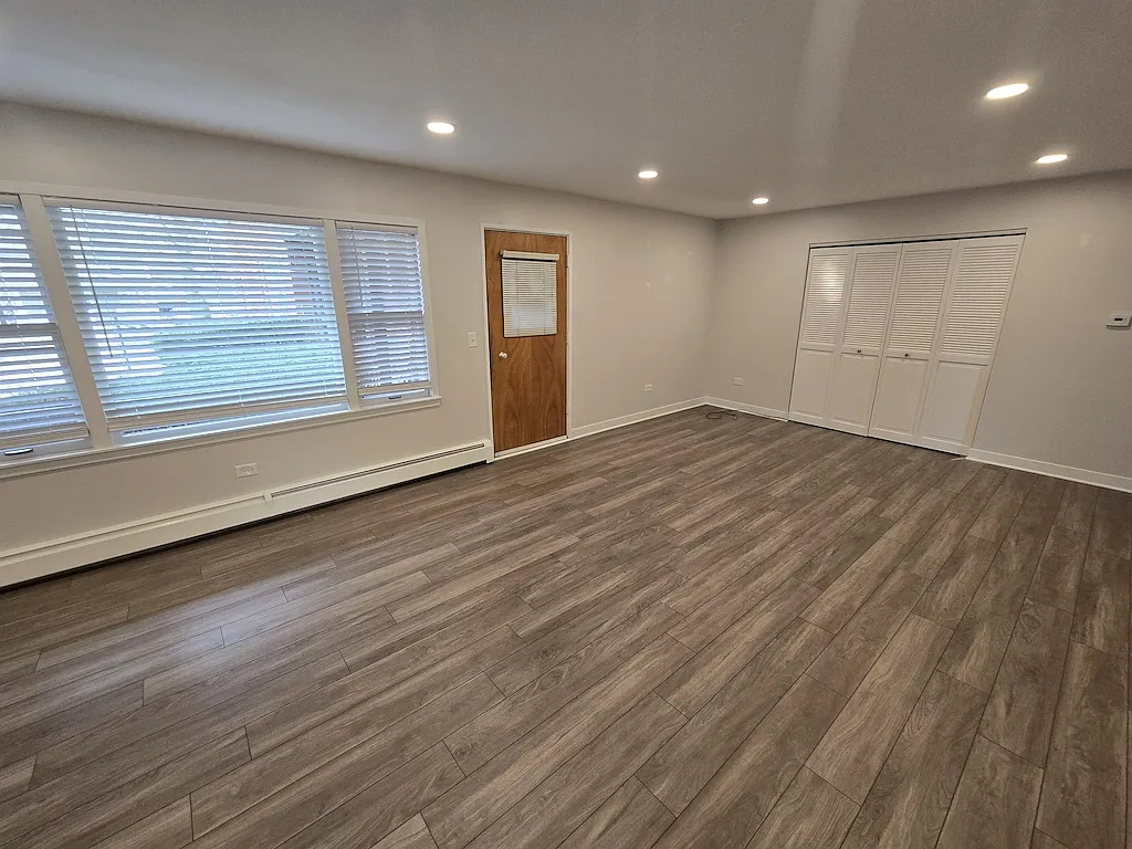 2 bed, 1200 sqft, $2,100 — Photo 3